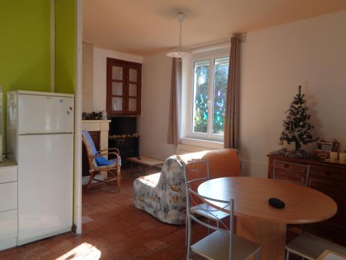 Maisons de vacances Gite Maison de campagne 86120-22 couchages 17 rue de Chalon 17 rue de Chalon Montbrillais