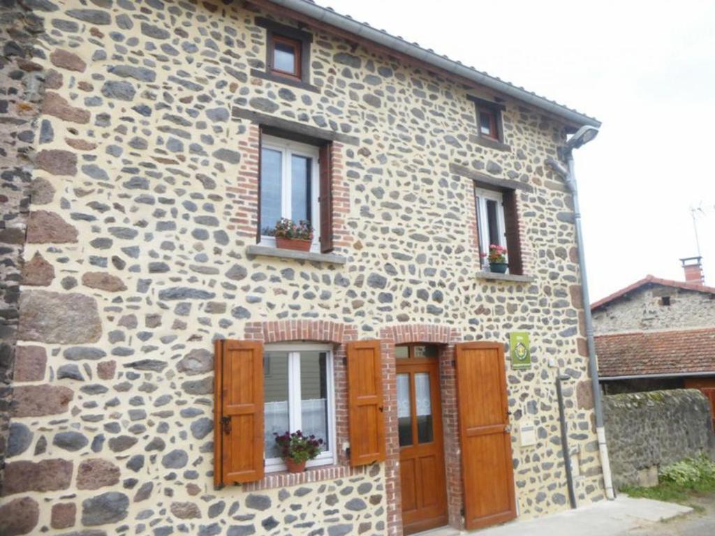 Maison de vacances Gîte Mazerat-Aurouze, 5 pièces, 8 personnes - FR-1-582-220 La Brequeuille, 43230 Mazerat-Aurouze