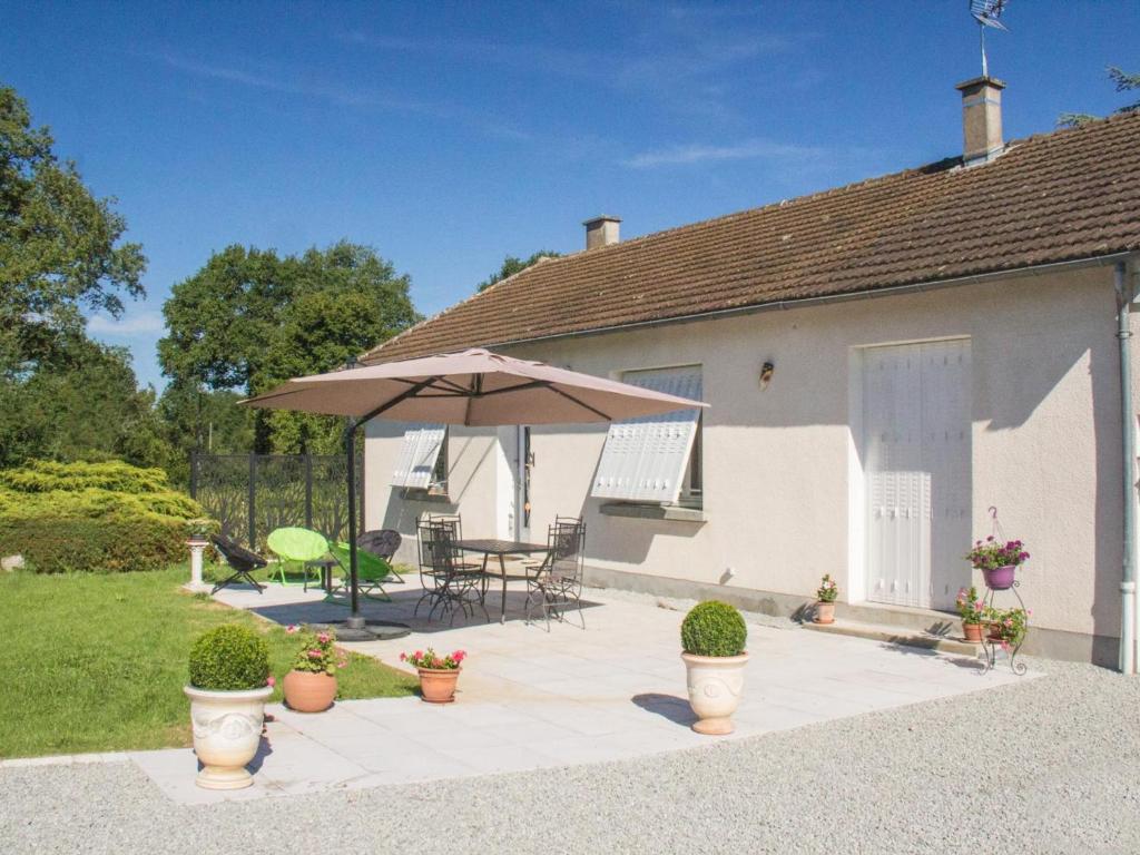 Maison de vacances Gîte Mazirat, 4 pièces, 6 personnes - FR-1-489-127 16 route du Plan d'eau, 03420 Mazirat