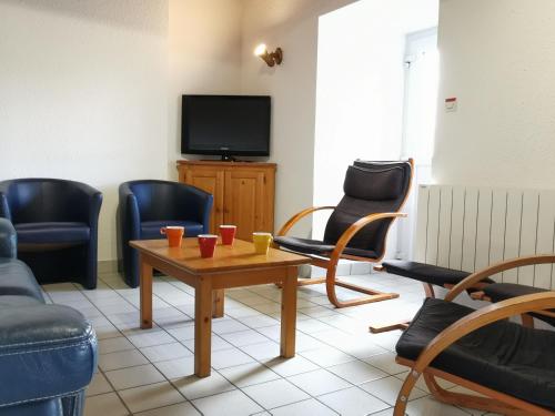 Maison de vacances Gîte Mézères, 6 pièces, 13 personnes - FR-1-582-330 Le Bourg Mézères