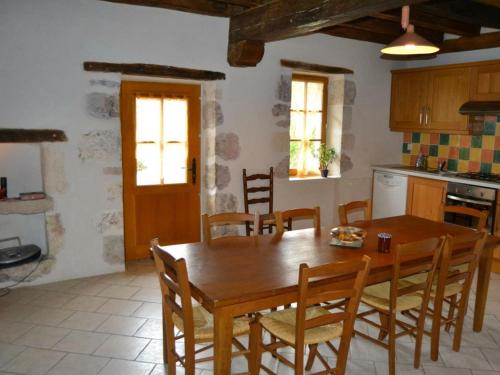 Maison de vacances Gîte Molineuf, 4 pièces, 8 personnes - FR-1-491-216 20 chemin des Blossières MOLINEUF Molineuf