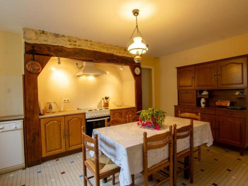 Maison de vacances Gîte Montignac, 5 pièces, 7 personnes - FR-1-616-148 Brenac Montignac