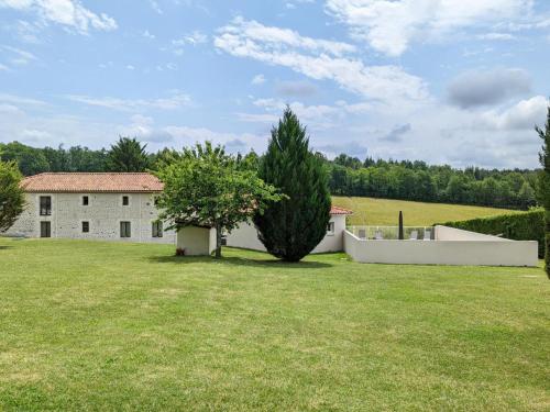 Gîte Montmoreau, 5 pièces, 8 personnes - FR-1-653-105 Nonac france