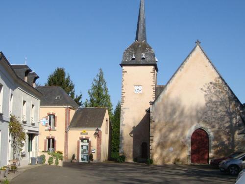 Maison de vacances Gîte Montreuil-le-Henri, 2 pièces, 2 personnes - FR-1-410-225 4 place saint anne Montreuil-le-Henri