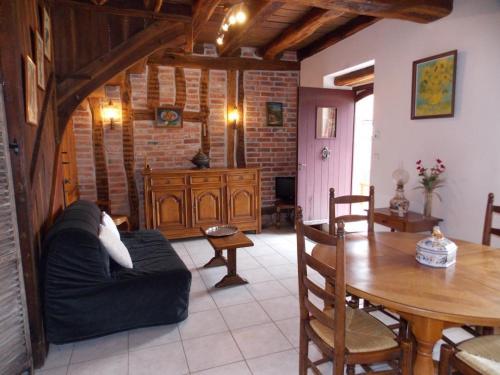 Gîte Neuvy, 1 pièce, 2 personnes - FR-1-489-213 Neuvy france