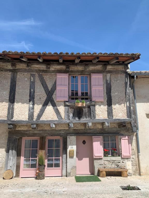 Maison de vacances Gite Oranis, maison de charme au cœur du Quercy blanc! 11 Rue du Porche, 82400 Monjoi