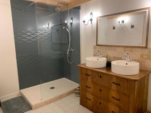 Maison de vacances Gite Oranis, maison de charme au cœur du Quercy blanc! 11 Rue du Porche Monjoi