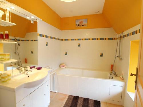 Maison de vacances Gîte Orval, 5 pièces, 8 personnes - FR-1-362-240 24 Rue Du Dernier Sou -  - Orval