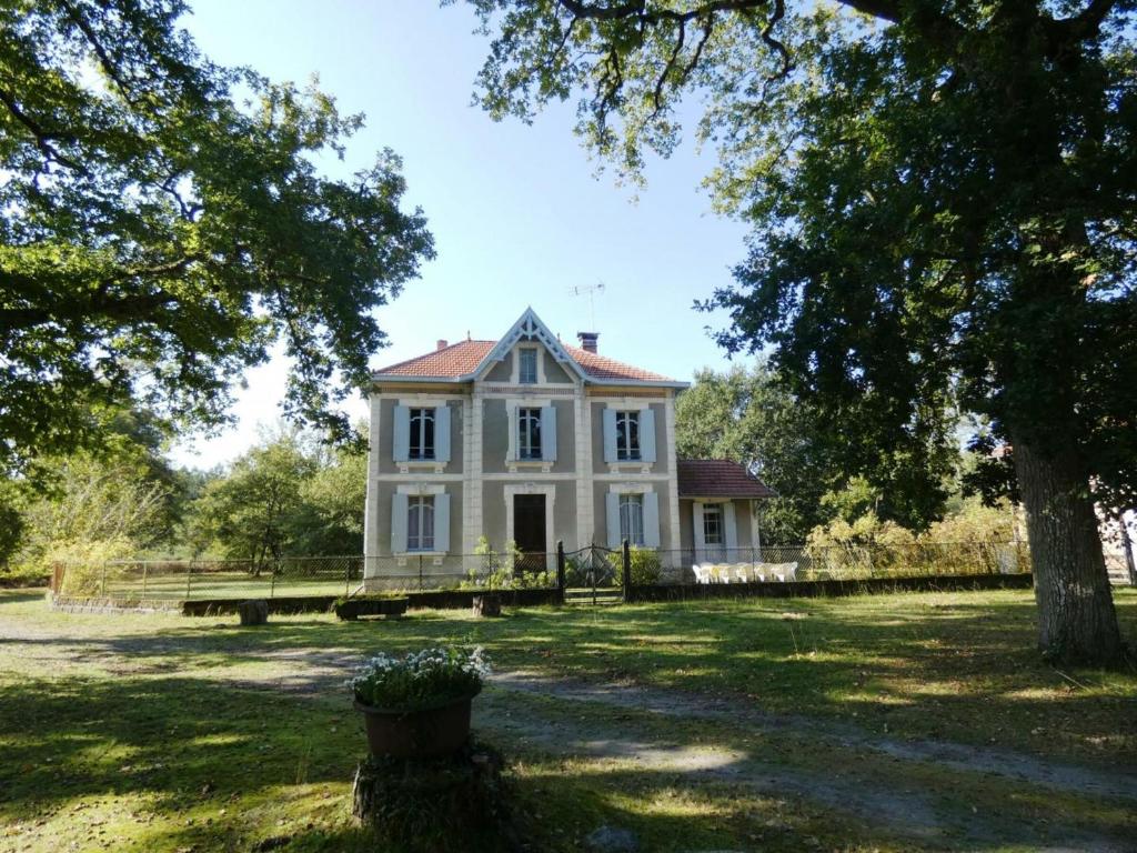 Maison de vacances Gîte Parentis-en-Born, 6 pièces, 10 personnes - FR-1-360-112 Route de Lüe, 40160 Parentis-en-Born