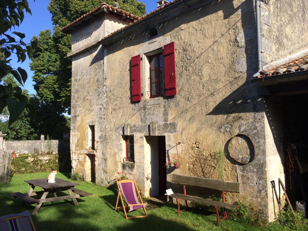 Maison de vacances Gite Pigeonnier Gite Pigeonnier 71-1000 La Geyrie, 24320 Cercles