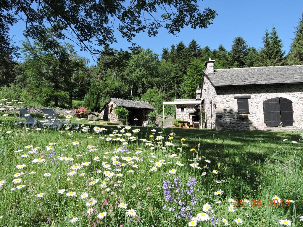 Maison de vacances Gîte Queyrières, 5 pièces, 8 personnes - FR-1-582-285 La Bessaille, 43260 Queyrières