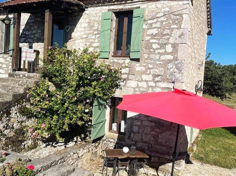 Maison de vacances Gîte rcs, Maison de caractère dans cadre bucolique Lieu dit : al couderc, 82150 Montaigu-de-Quercy