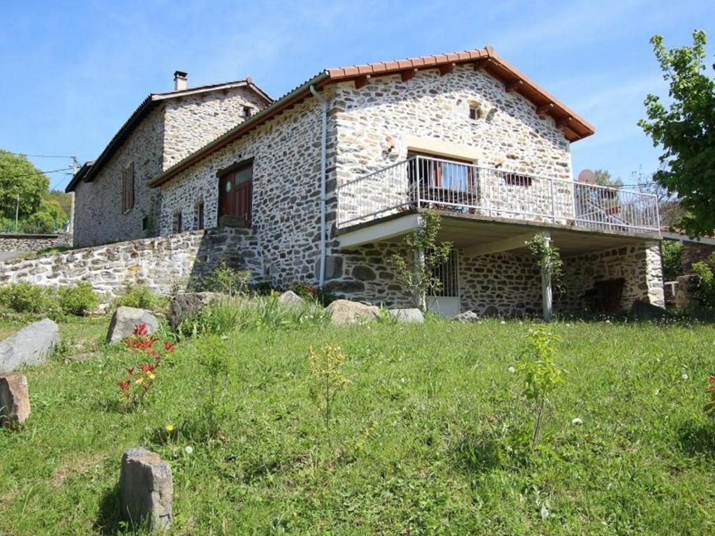 Maison de vacances Gîte Retournac, 4 pièces, 8 personnes - FR-1-582-178 La Bastide, 43130 Retournac