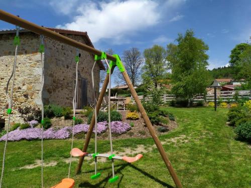 Gîte Riotord, 5 pièces, 9 personnes - FR-1-582-292 Riotord france