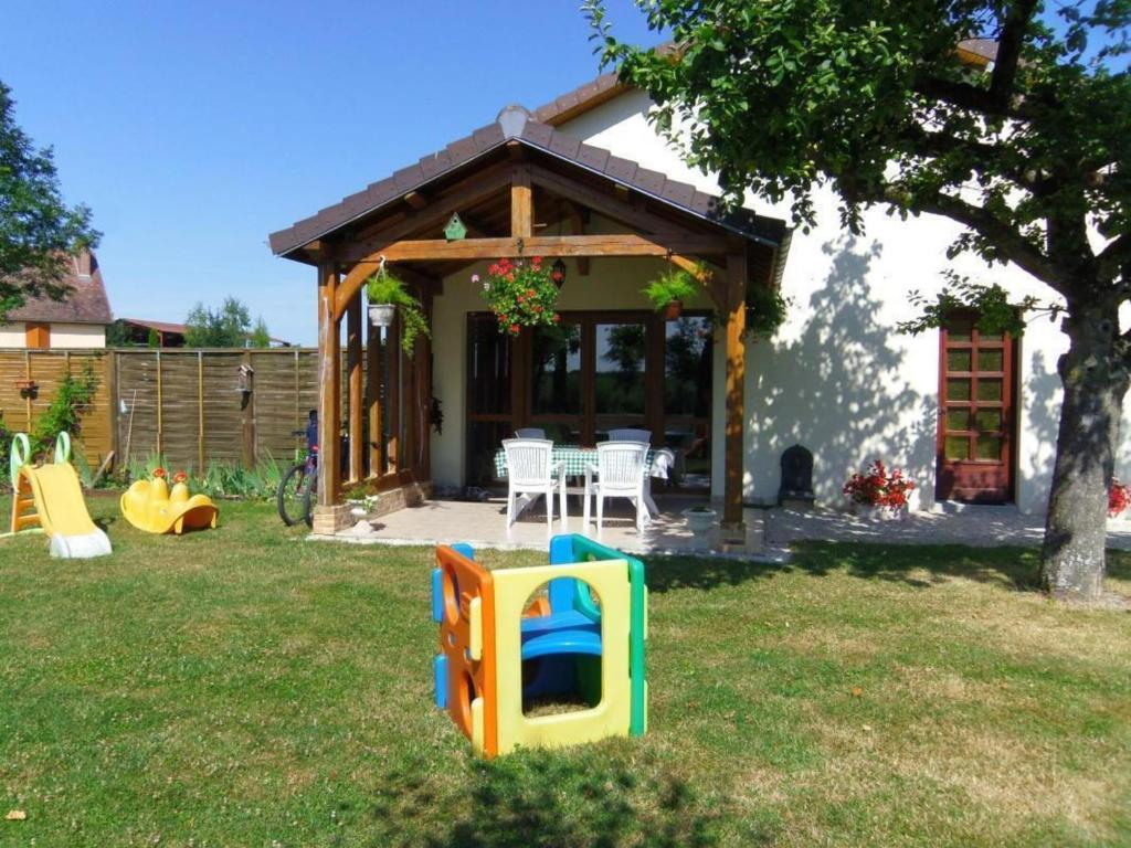 Maison de vacances Gîte Rouilly-Sacey, 3 pièces, 4 personnes - FR-1-543-46 5 rue de la Rivière ROUILLY-SACEY, 10220 Rouilly-Sacey