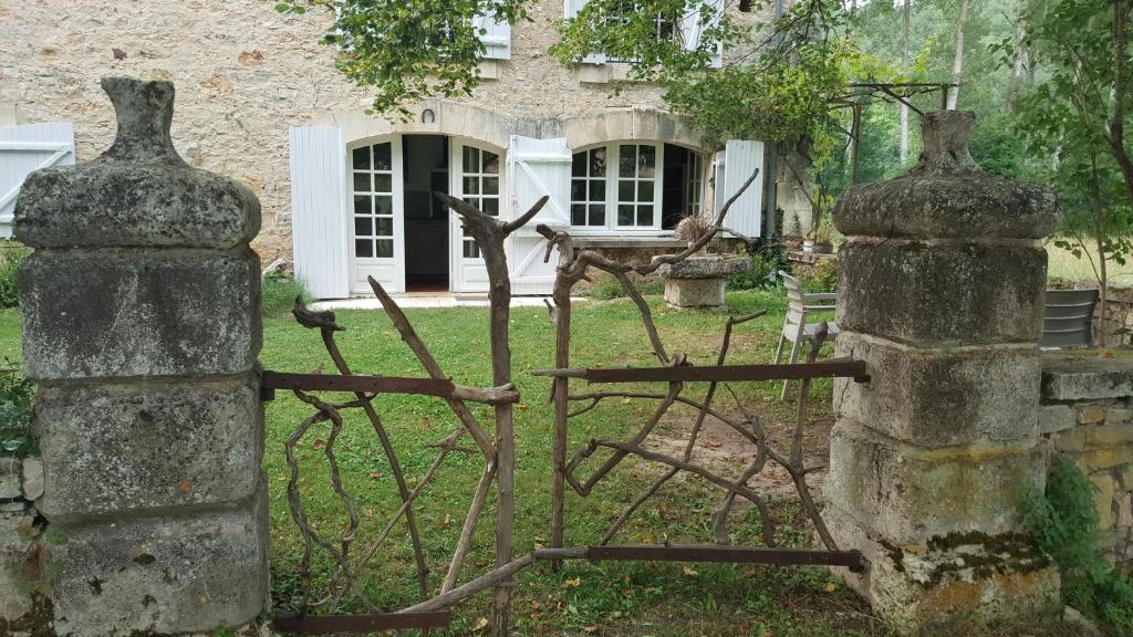 Maison de vacances Gîte rural - La Rivière Assoiffée La Mouline - Gaumier Route des Deux Villages, 24250 Florimont-Gaumiers