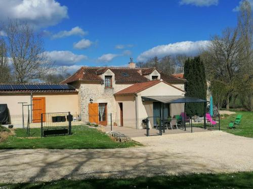 Maison de vacances Gîte Saint-Amand-de-Vergt, 3 pièces, 4 personnes - FR-1-616-245 Moulin Neuf de Combecave 845 impasse du Meunier Saint-Amand-de-Vergt