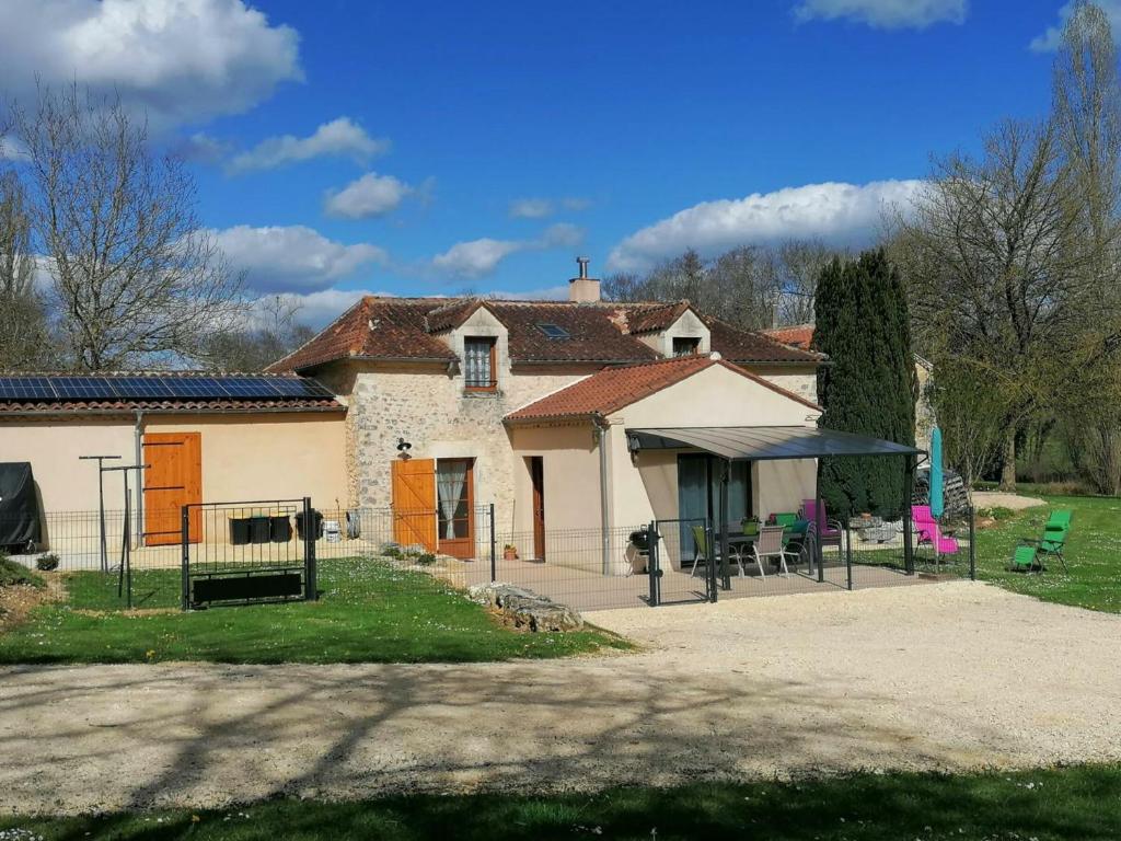 Maison de vacances Gîte Saint-Amand-de-Vergt, 4 pièces, 6 personnes - FR-1-616-243 Moulin Neuf de Combecave 845 impasse du Meunier, 24380 Saint-Amand-de-Vergt