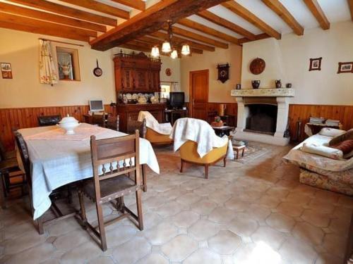 Gîte Saint-Calez-en-Saosnois, 4 pièces, 8 personnes - FR-1-410-135 Saint-Calez-en-Saosnois france