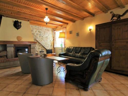 Maison de vacances Gîte Saint-Cirgues, 4 pièces, 6 personnes - FR-1-582-56 Treignac Saint-Cirgues