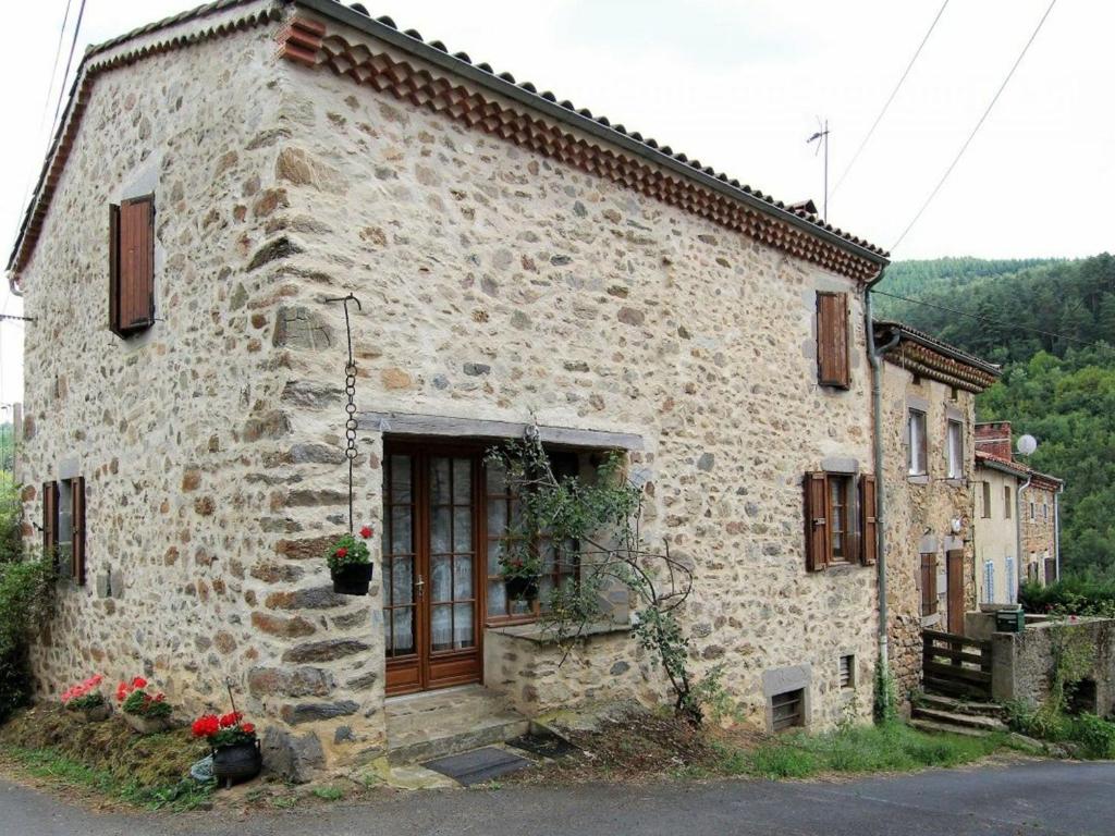 Maison de vacances Gîte Saint-Cirgues, 4 pièces, 6 personnes - FR-1-582-56 Treignac, 43380 Saint-Cirgues