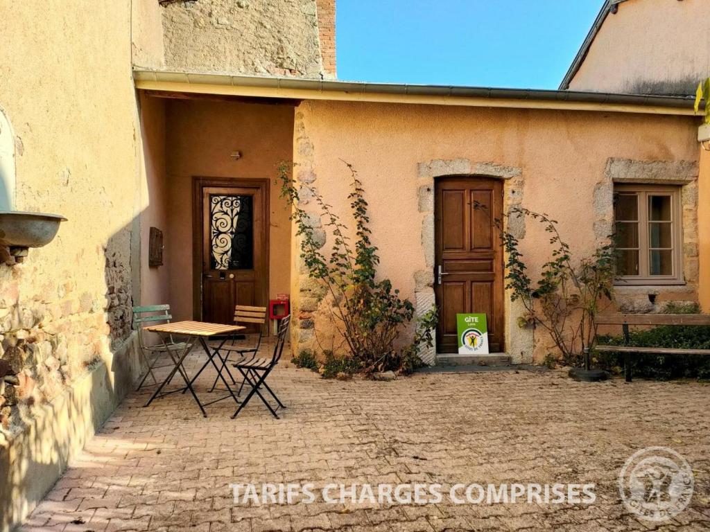 Maison de vacances Gîte Saint-Haon-le-Châtel, 3 pièces, 6 personnes - FR-1-496-254 Le Bourg 32 rue Grenette, 42370 Saint-Haon-le-Châtel