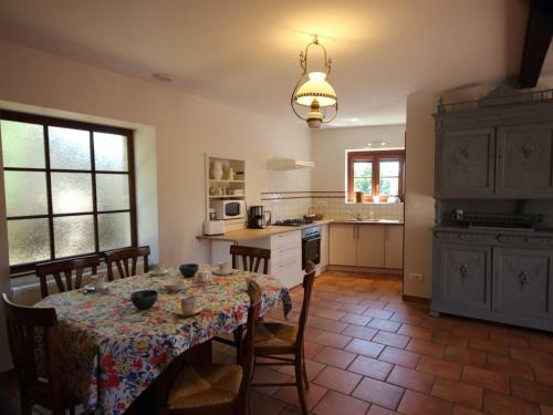 Maison de vacances Gîte Saint-Haon-le-Vieux, 4 pièces, 6 personnes - FR-1-496-156 415 route de Caqueret 42370 St Haon le Vieux Saint-Haon-le-Vieux