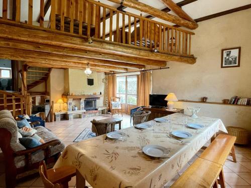 Maison de vacances Gîte Saint-Ilpize, 4 pièces, 8 personnes - FR-1-582-207 Chazieux Saint-Ilpize