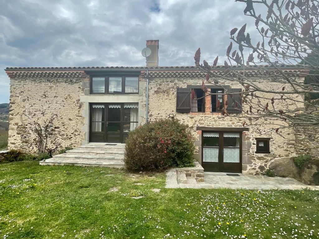 Maison de vacances Gîte Saint-Ilpize, 4 pièces, 8 personnes - FR-1-582-207 Chazieux, 43380 Saint-Ilpize