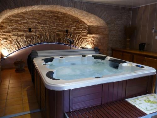 Maison de vacances Gîte Saint-Juéry, 2 pièces, 2 personnes - FR-1-601-333 Chantefriboule - La Liquière Basse Saint-Juéry