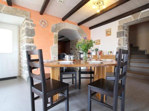 Maison de vacances Gîte Saint-Just-prés-Brioude, 4 pièces, 6 personnes - FR-1-582-231 Brenat Saint-Just-près-Brioude