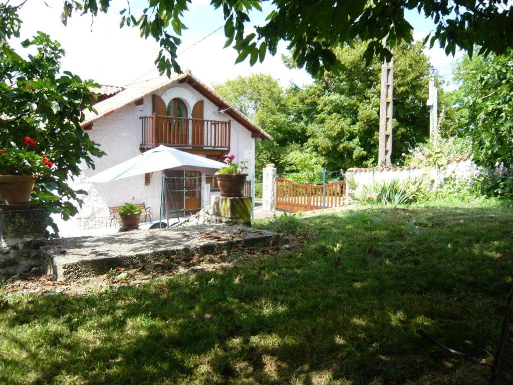 Maison de vacances Gîte Saint-Paul-Lizonne, 3 pièces, 5 personnes - FR-1-616-224 Ligon, 24320 Saint-Paul-Lizonne