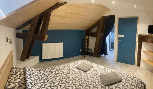 Appartement Gite sous les combles dans corps de ferme ETAGE 2 17 Route du Lavanchon Risset