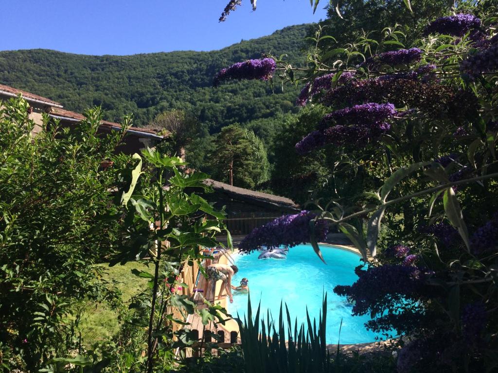 Maison de vacances Gîte Tanagra : Maison avec piscine et vue exceptionnelle Garrigue, 09300 Roquefort-les-Cascades