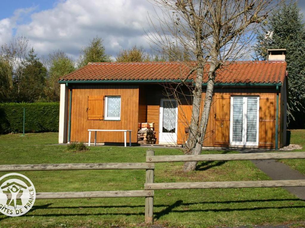 Maison de vacances Gîte Usson-en-Forez, 3 pièces, 4 personnes - FR-1-496-162 27, rue du Stand, 42550 Usson-en-Forez