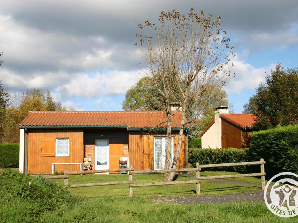 Maison de vacances Gîte Usson-en-Forez, 3 pièces, 4 personnes - FR-1-496-164 27, rue du Stand, 42550 Usson-en-Forez