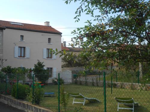 Maison de vacances Gîte Vacances en Auvergne La Baraque des Innocents Saint-Géron