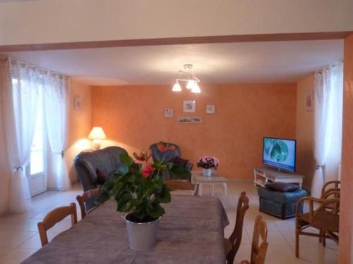 Gîte Vallon-sur-Gée, 6 pièces, 10 personnes - FR-1-410-212 Vallon-sur-Gée france