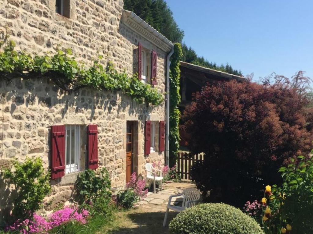 Maison de vacances Gîte Véranne, 2 pièces, 4 personnes - FR-1-496-255 Cubusson n°2791, 42520 Véranne