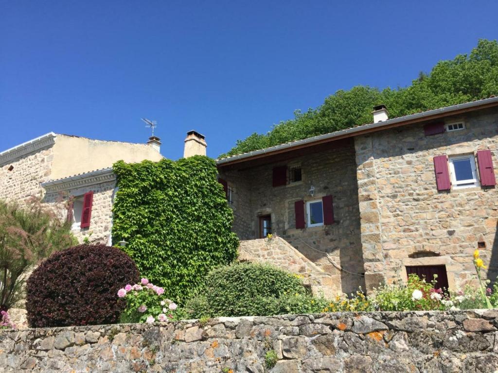 Maison de vacances Gîte Véranne, 2 pièces, 4 personnes - FR-1-496-256 Cubusson n°2791, 42520 Véranne