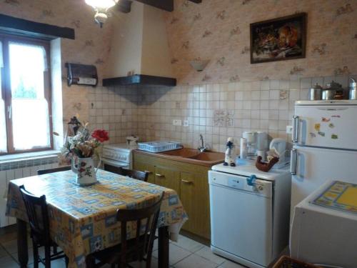 Gîte Verneix, 4 pièces, 6 personnes - FR-1-489-83 Verneix france