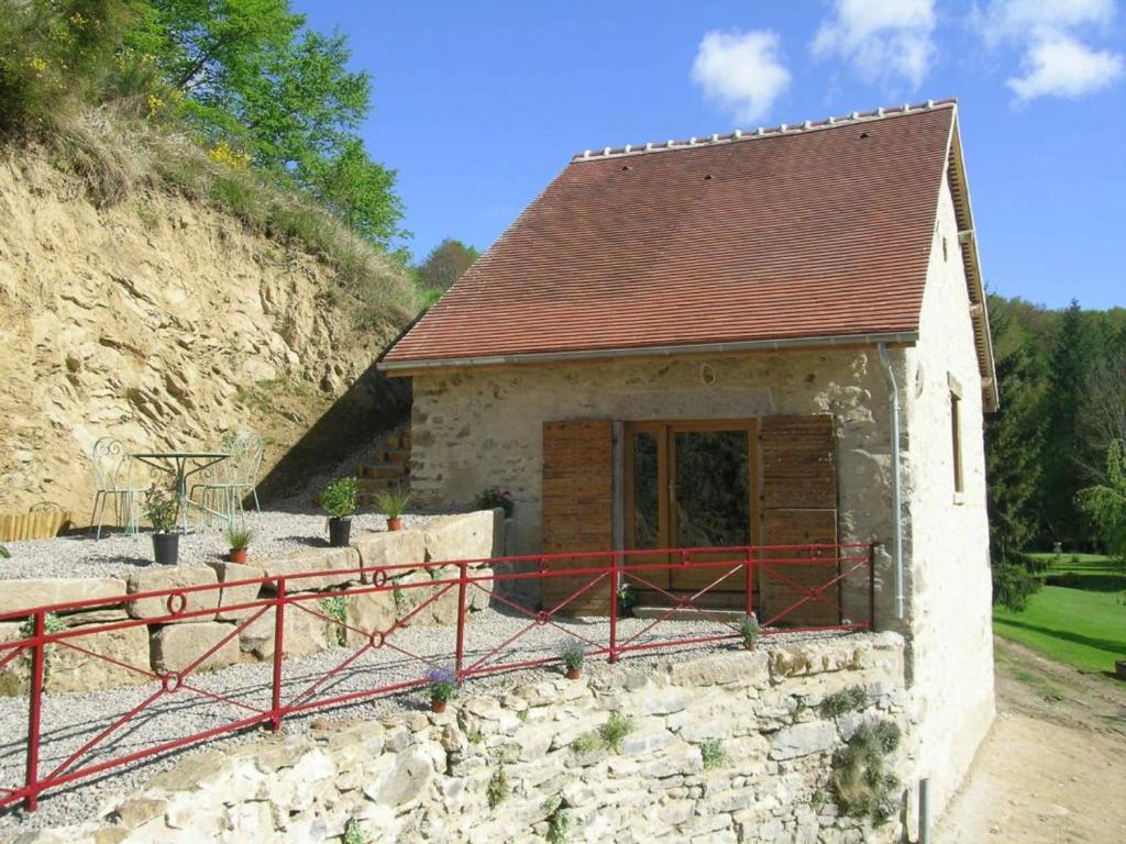 Maison de vacances Gîte Vernusse, 2 pièces, 2 personnes - FR-1-489-208 LE MOULIN BERTHON, 03390 Vernusse