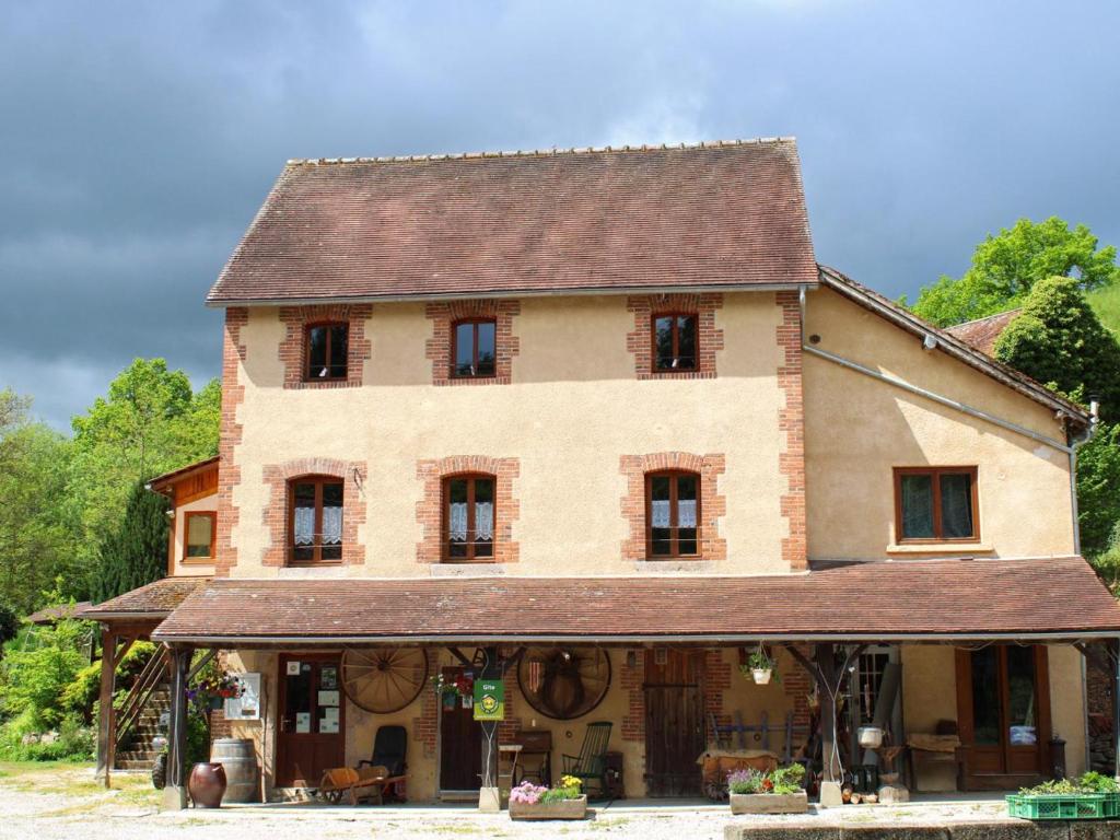 Maison de vacances Gîte Vernusse, 6 pièces, 12 personnes - FR-1-489-255 LE MOULIN BERTHON, 03390 Vernusse