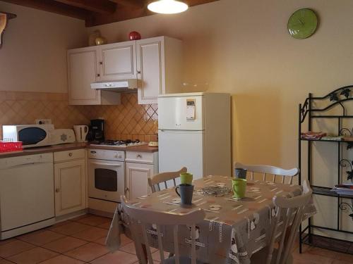 Gîte Villemontais, 4 pièces, 6 personnes - FR-1-496-121 Villemontais france