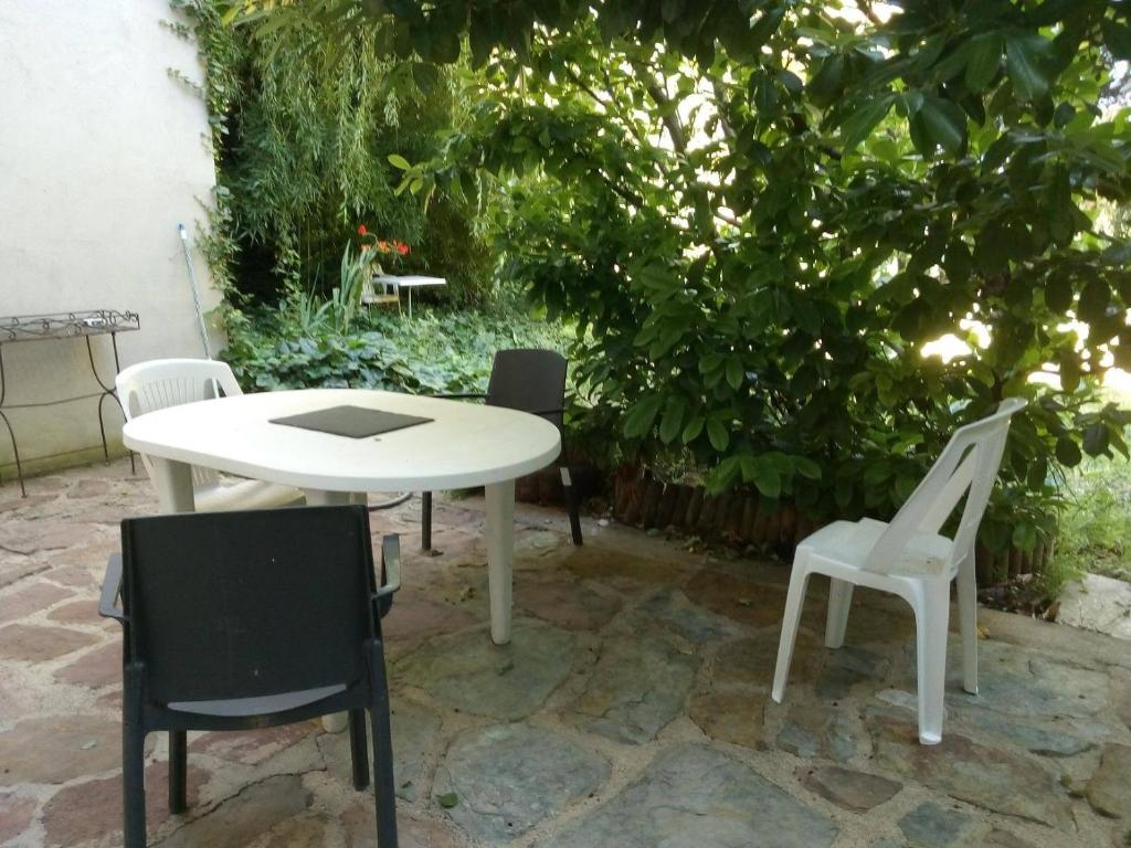 Appartement GITE VOLUBILIS BLEU REZ DE CHAUSSEE 25  BIS AVENUE DE LA GARE, 34480 Laurens