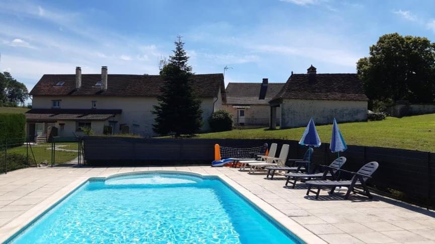 Maisons de vacances Gite XL Le Clos de Lamie avec piscine privée 934 route du lavoir LIEU DIT le poux, 24210 Fossemagne