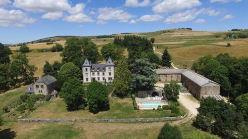 Gites au Chateau de Vernieres Talizat france