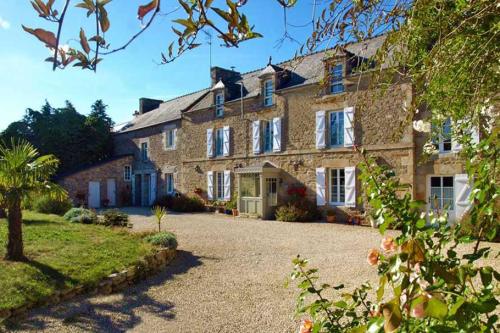 Maisons de vacances Gîtes Clos St Ange 19 Rue des Templiers Vildé-Guingalan