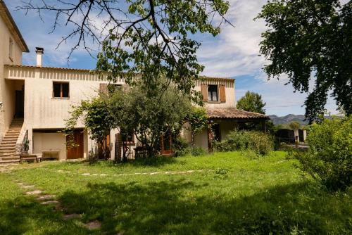 Appartement Gites de la Lurette - T3 lumineux et spacieux dans cadre calme et verdoyant 998 Route de l'Escaladou Cazilhac