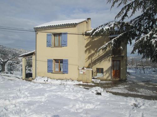 Maisons de vacances Gîtes des Cèdres Chemin de la Ribaude Crestet